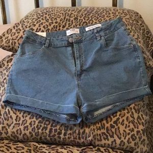 Jean shorts with cuffs in stretch denim